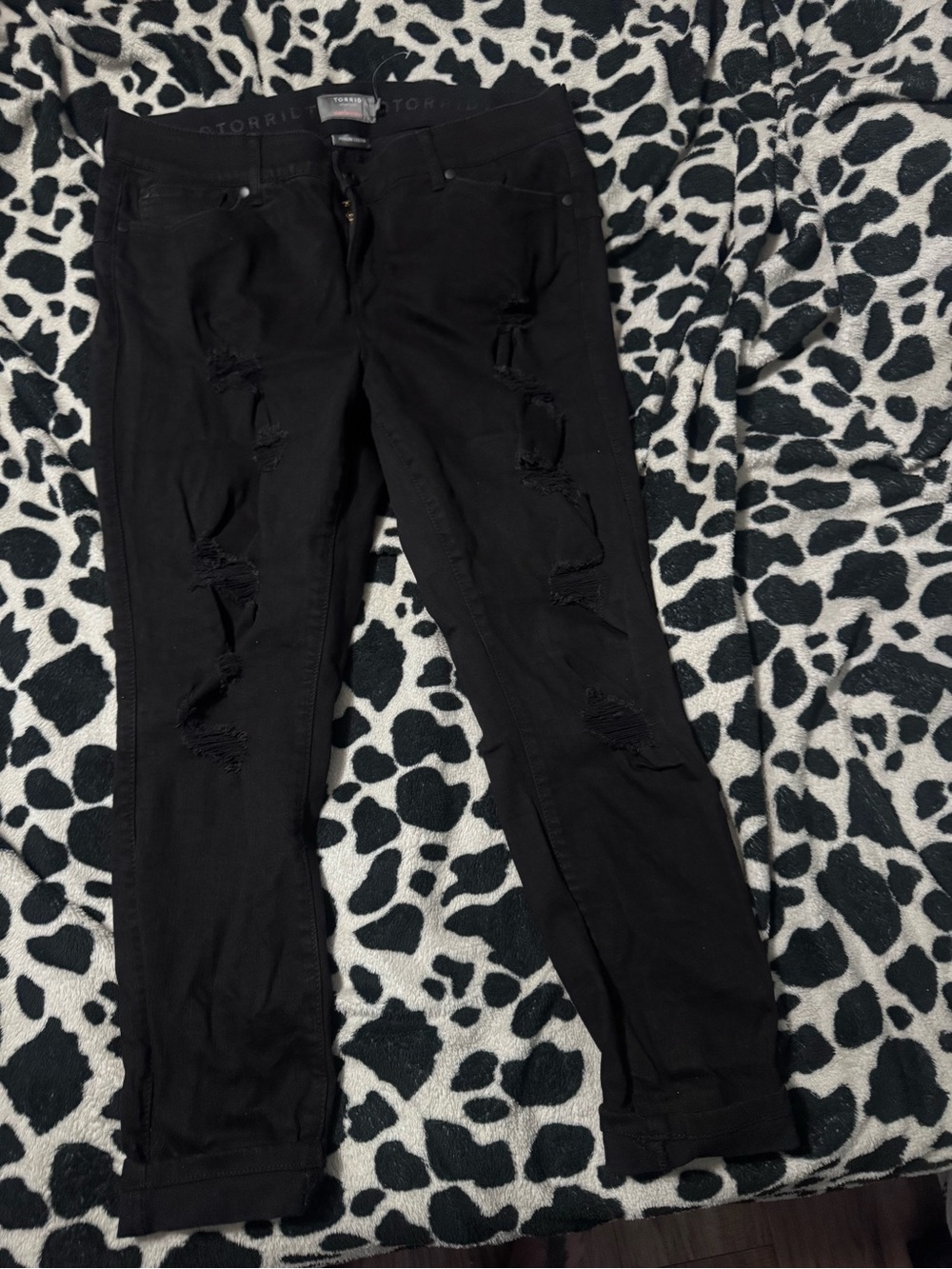 Torrid Black bombshell Distressed Skinny Jeans size 16s